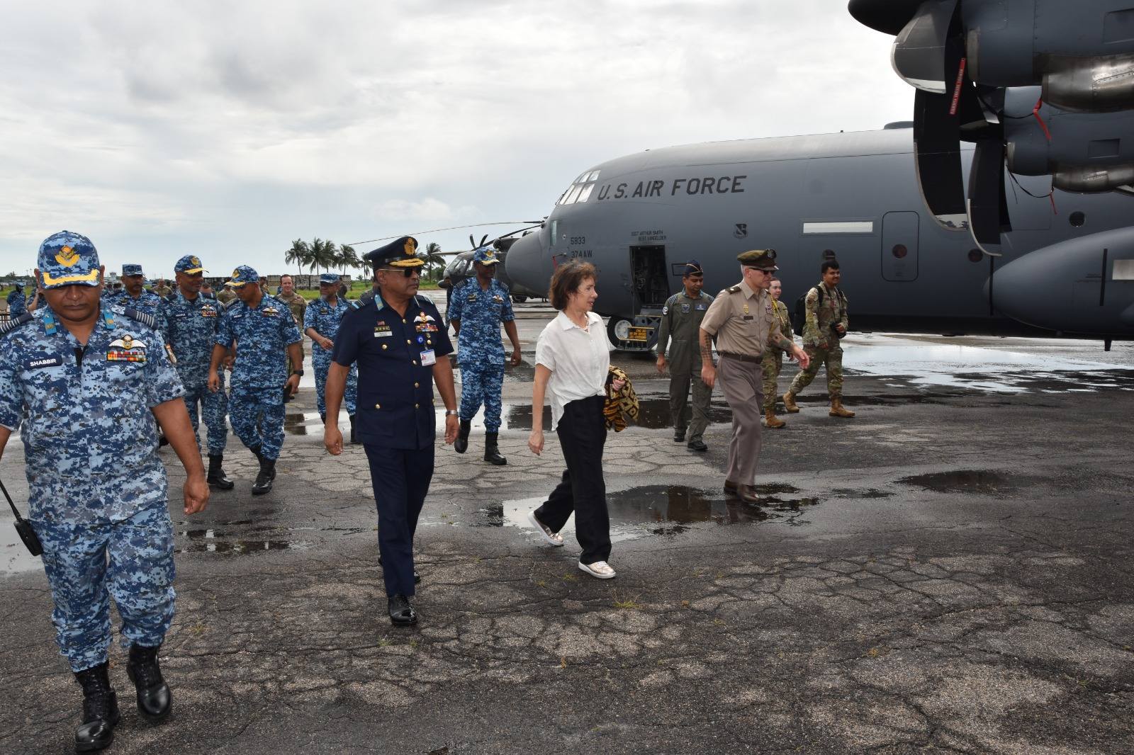 US chargé d'affaires ad interim inspects joint exercise 