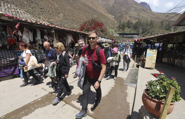 Peru evacuates 1,400 tourists from Machu Picchu amid protest