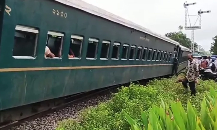 Train movement resumes at Pirgachha station after 10 hours