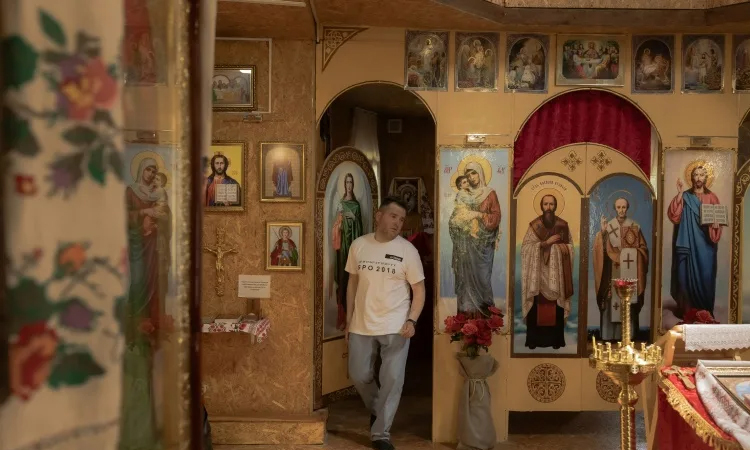 In east Ukraine, rival churches battle for influence