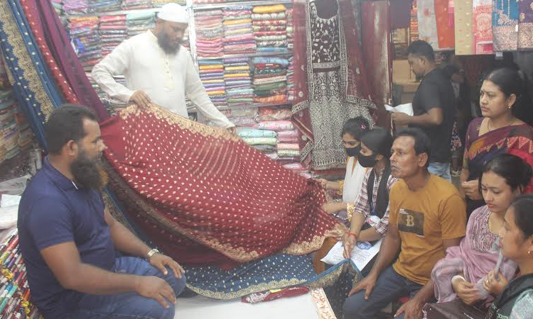 Shopping gains momentum ahead of Durga Puja in Khulna