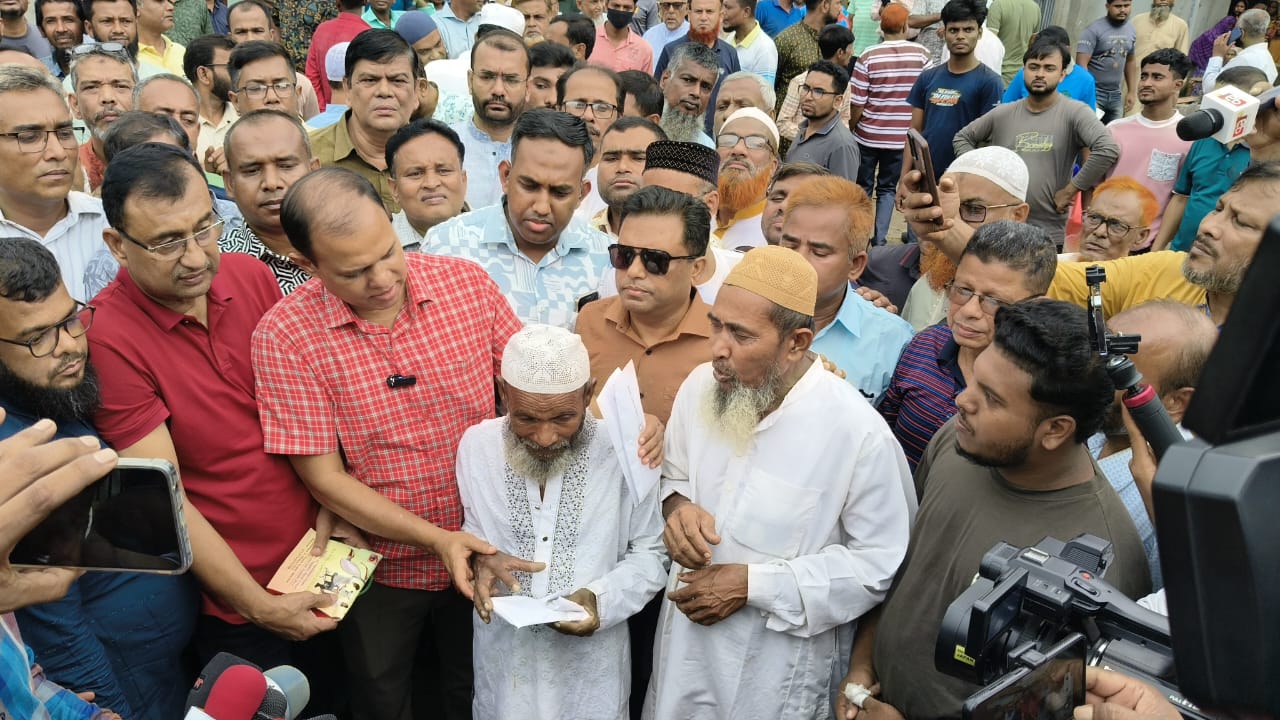 Tarique provides financial aid to 3 families in Bogura