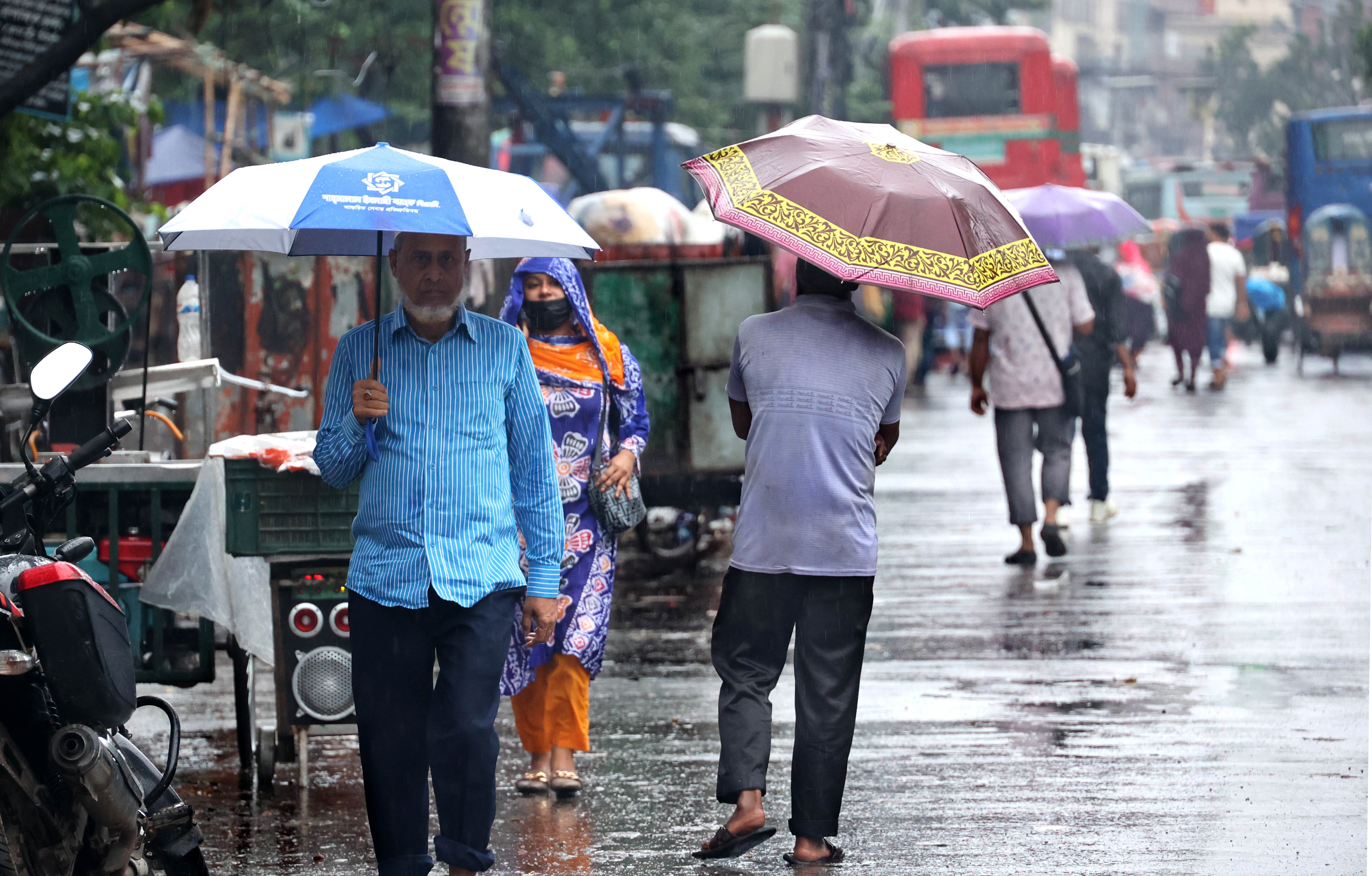 Light to moderate rain/thunder showers likely in parts of country