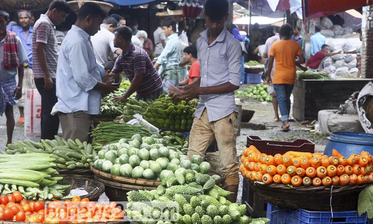 Vegetable prices fall in Chattogram as supply improves