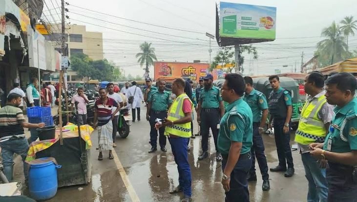 KMP begins eviction drives against illegal shops on footpaths