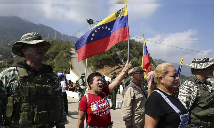 Venezuela offers military training to public amid Trump threats
