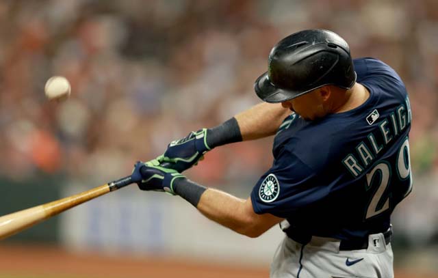 Raleigh sets homer mark for Mariners in MLB win at Houston