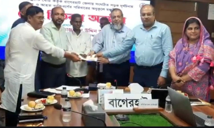 Families of road accident victims get Tk 20 lakh in Bagerhat