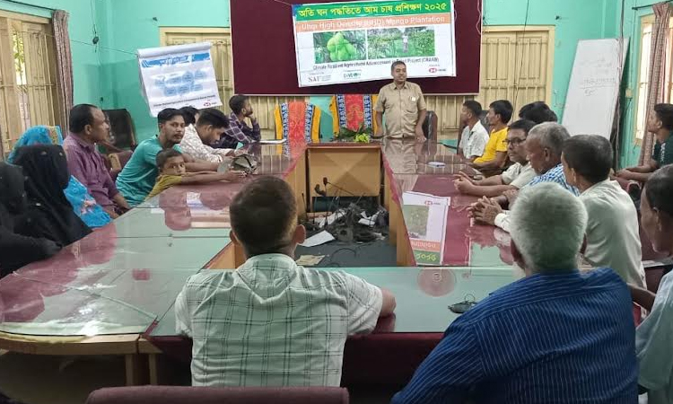 Farmers gaining climate-smart agricultural knowledge in Barind | District