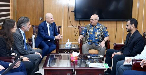 Italian envoy calls on adviser Faruk-e-Azam