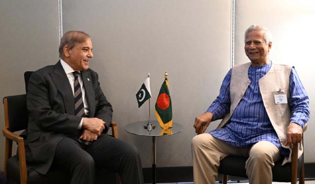 CA holds meeting with Pakistan PM