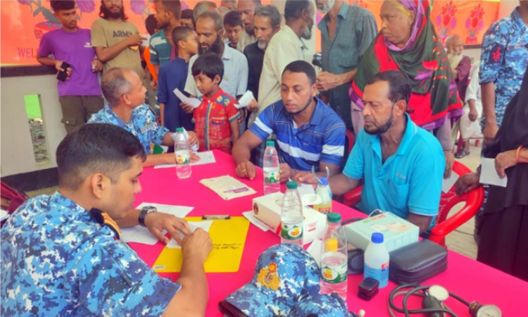 Coast Guard arranges free medical camp in Bagerhat | District