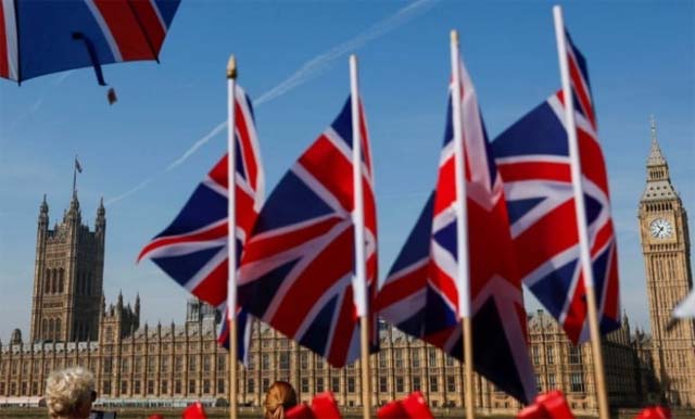 UK plans tougher rules for migrants seeking to stay in country