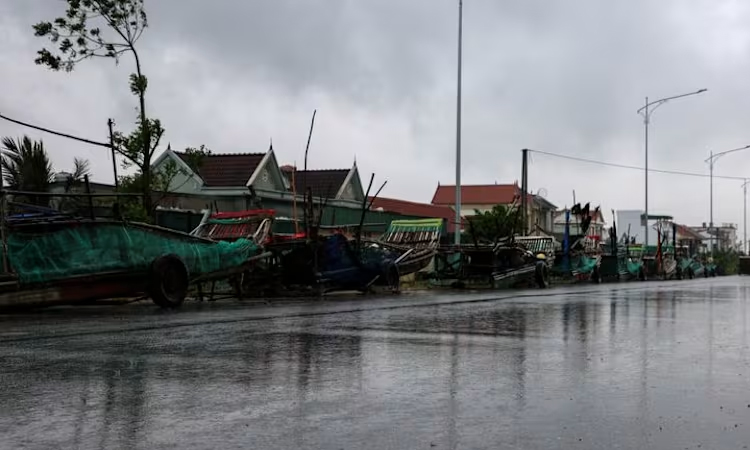 Vietnam evacuates 30,000 ahead of Typhoon Bualoi | International