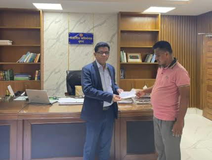 Govt employees families receive Tk 40 lakh aid in Khulna