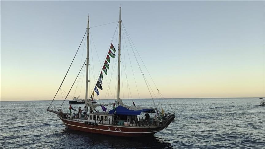Flotilla pushes toward Gaza defying Israeli blockade