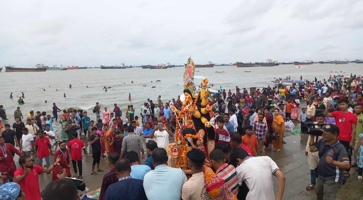 Durga Puja ends with immersion of idols in Ctg | Others
