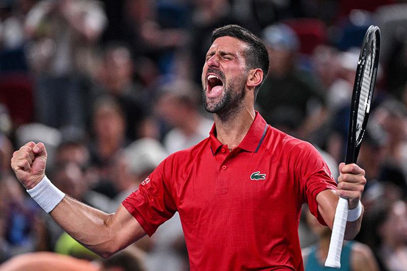 Djokovic 'hangs by rope' before battling into Shanghai last 16 | Sports