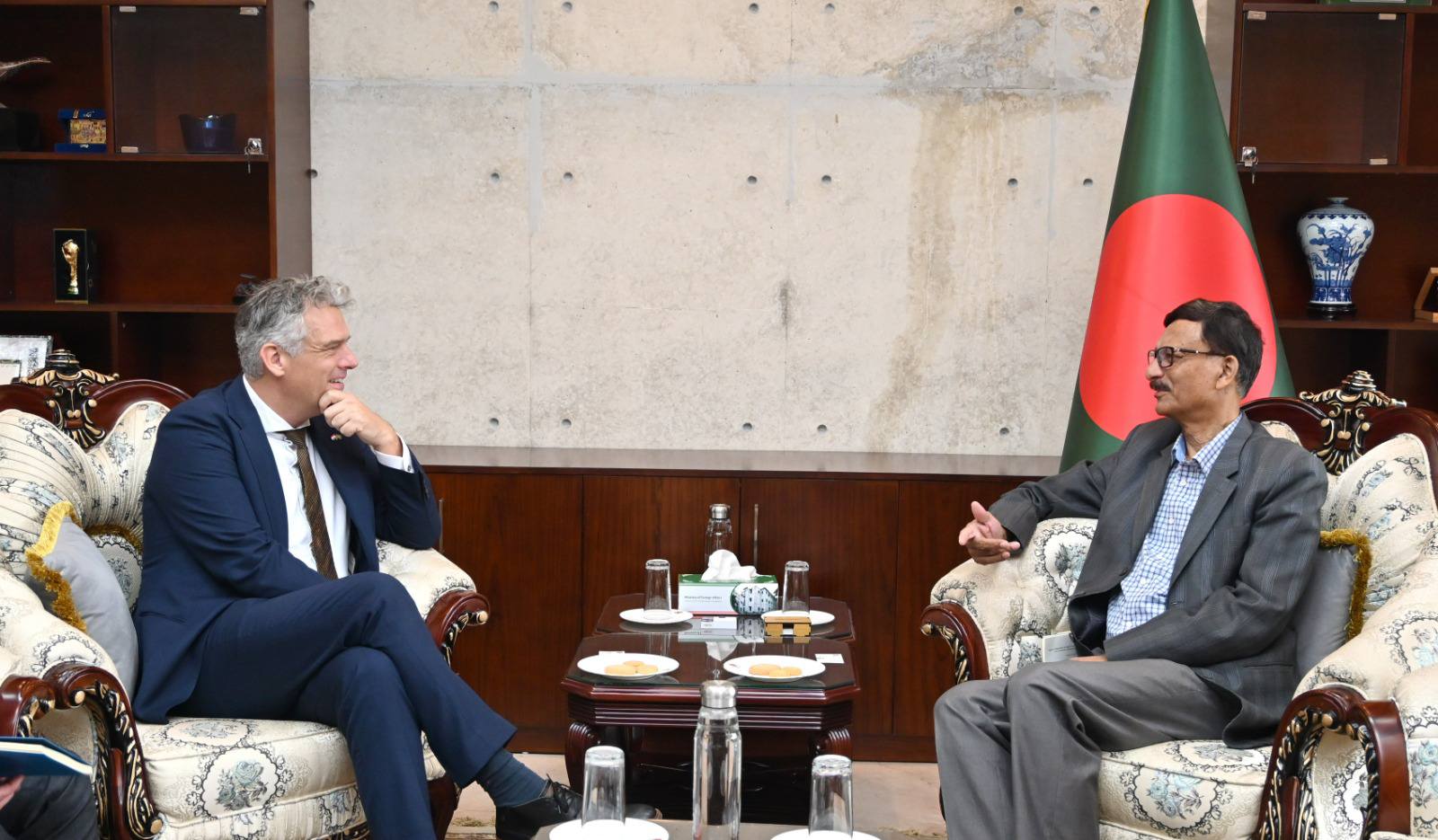 Dhaka seeks stronger ties with Netherlands