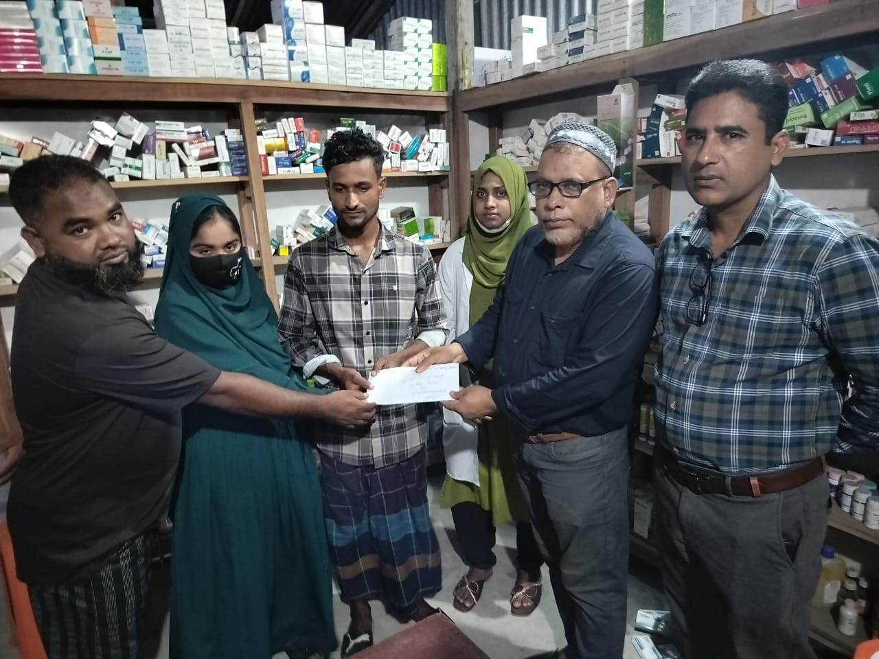 Tarique Rahman stands by victim child in Shariatpur
