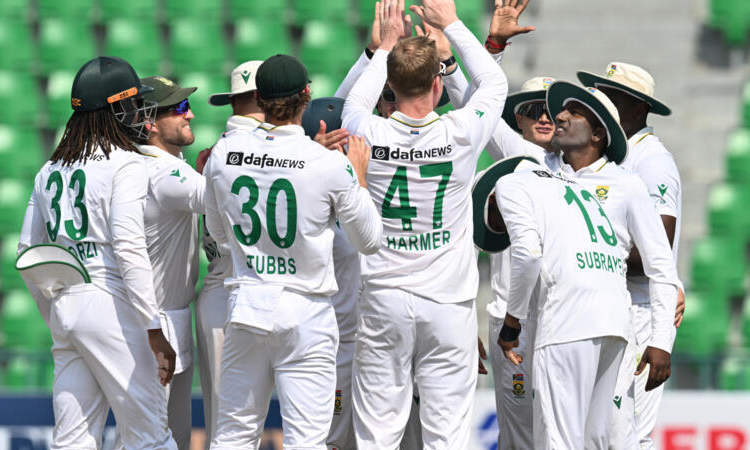 Harmer's double strike has Pakistan 36-2, lead South Africa by 145