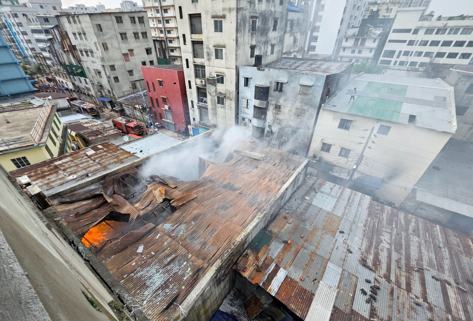 CID experts collect evidence from Mirpur fire site 