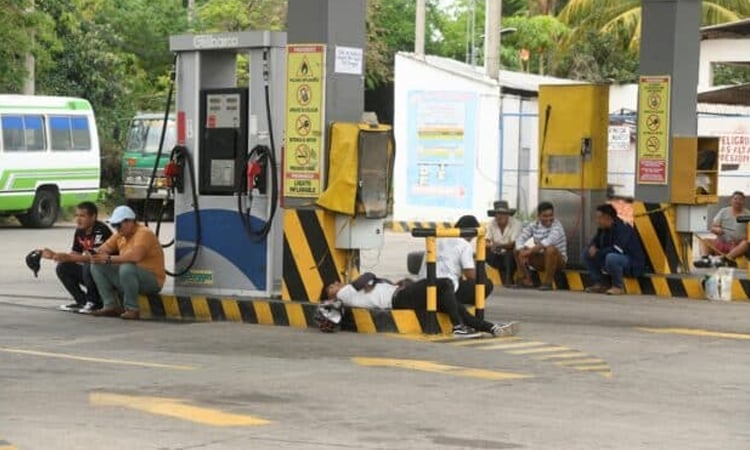 Fuel crisis hampers distribution of Bolivian election ballots