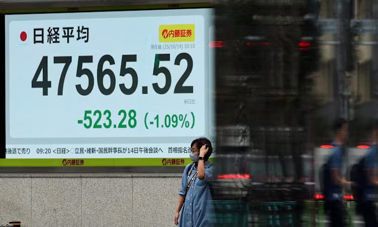 Asia stocks rise as traders weigh China-US row, rate cut hopes