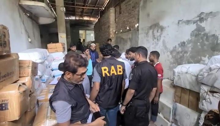 800 kg banned polythene seized in Satkhira