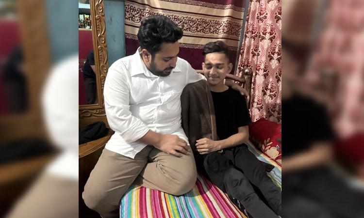 Nahid visits injured July fighter Atikul 