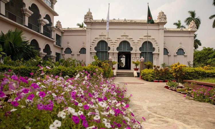 Varendra Research Museum exhibits centuries-old artefacts in Rajshahi