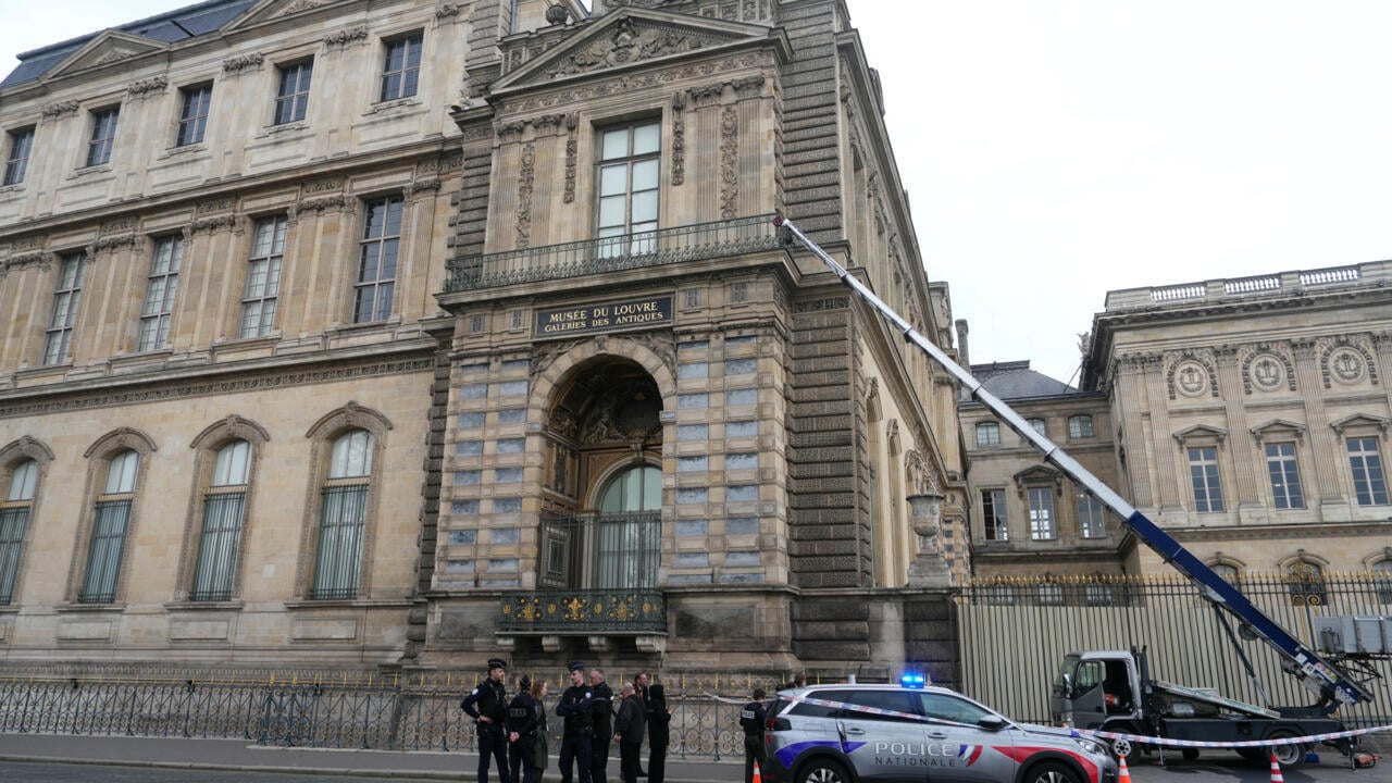 Louvre museum to stay closed Monday after jewels heist