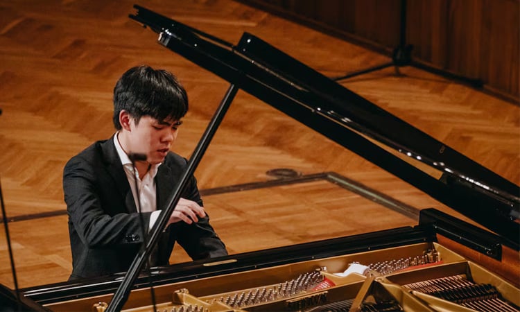 US pianist Eric Lu wins prestigious Chopin competitionc