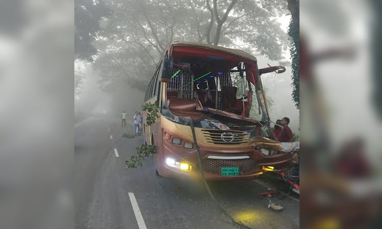 Bus rams truck in Jhenaidah; 1 killed, 5 injured