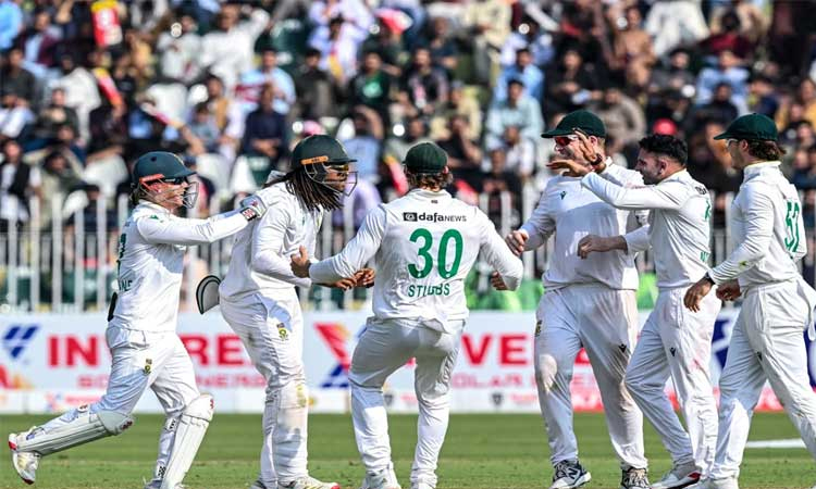 South Africa dismiss Pakistan for 333 in second Test