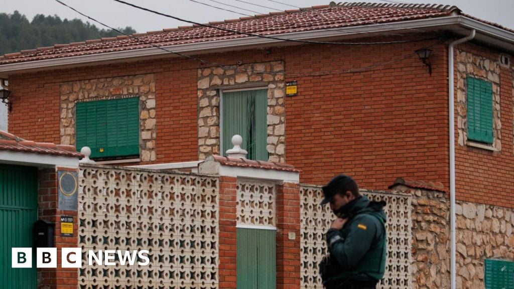 Jury selection begins in Spain 'love scam' debt triple murder trial