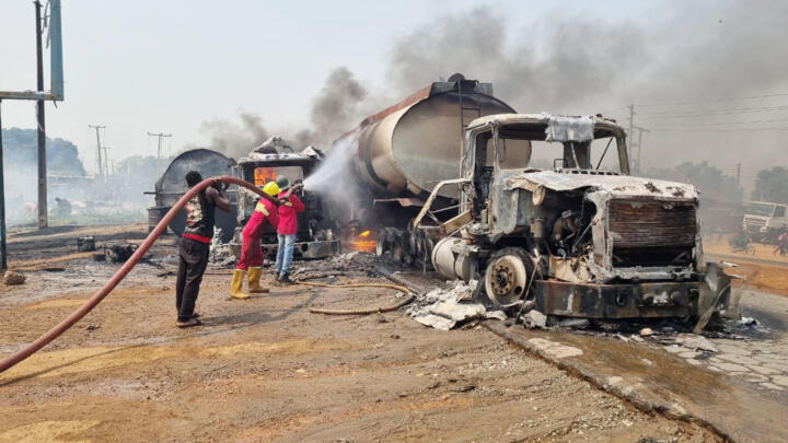 Nigeria fuel tanker explosion death toll rises to 39