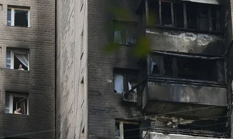 Russian strikes kill rescuer, damage synagogue in Ukraine
