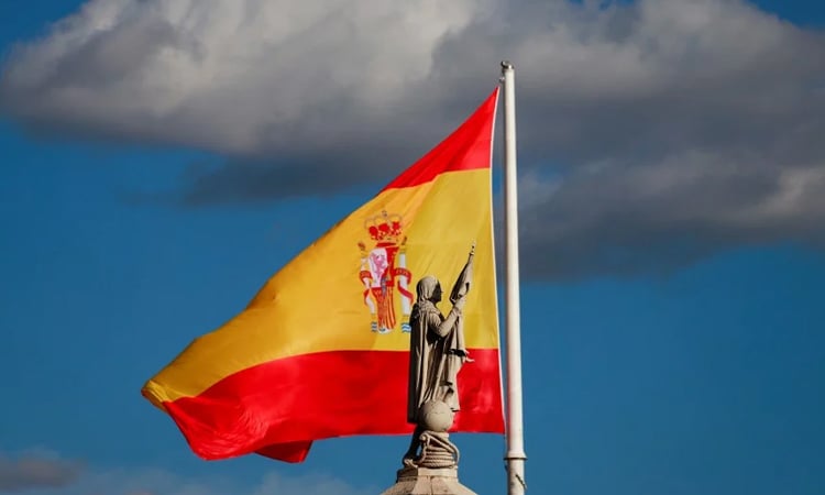 Spanish unemployment creeps up as services lose steam