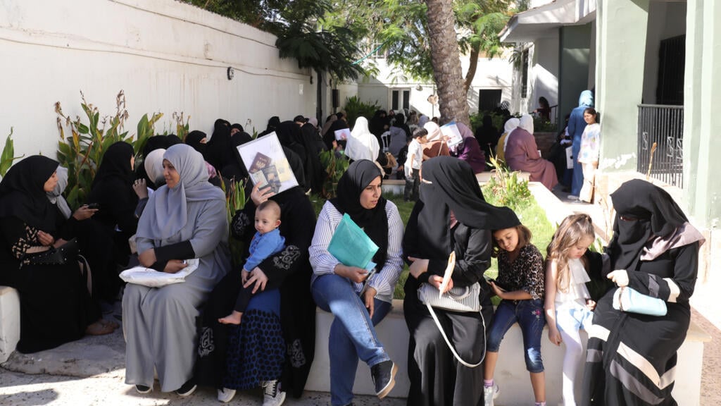 Hundreds of Syrians in Libya take up offer of free tickets home