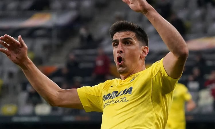 Villarreal keep heat on Liga leaders before Clasico