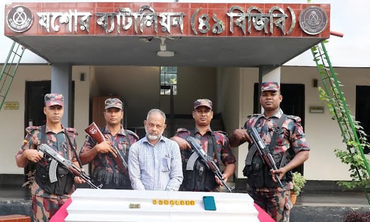 One held with 8 gold bars in Jashore