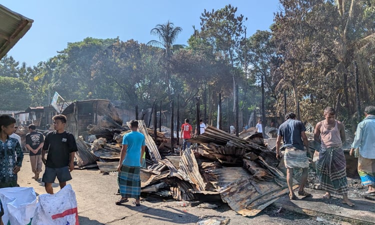 10 shops gutted in Bandarban