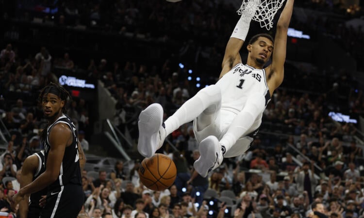 Spurs pay tribute to Popovich before Wemby sparks NBA win