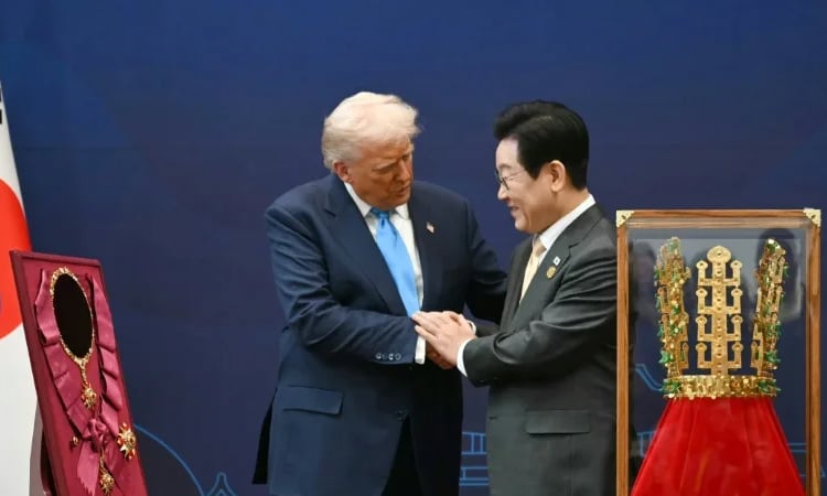 Monarch-loving Trump gifted golden crown once worn by South Korean kings