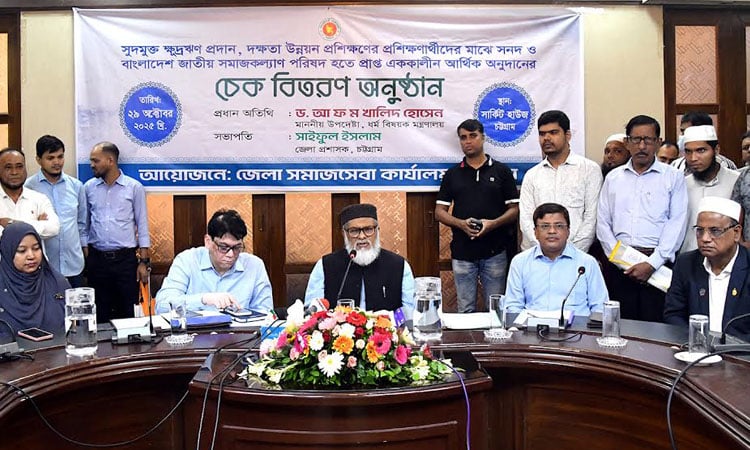 Government aiding vulnerable people through social services office: AFM Khalid