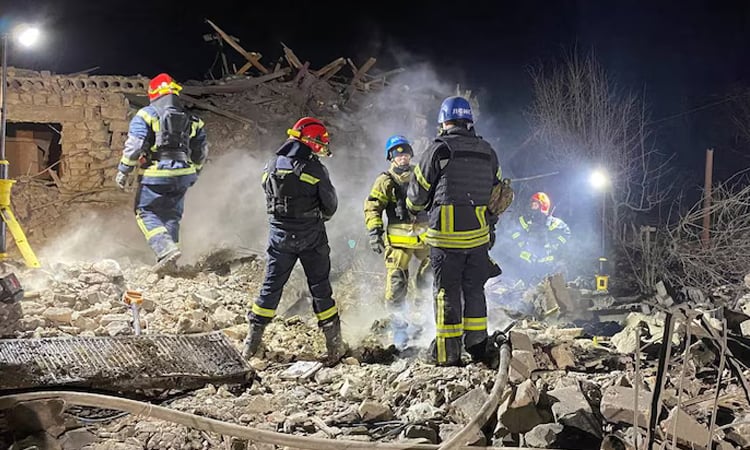 Russian strikes on Ukraine injure 11