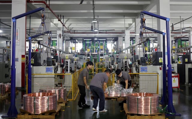 China's factory activity shrinks for seventh straight month