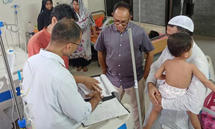 Health secy makes surprise visit to Kuwait-Bangladesh hospital 