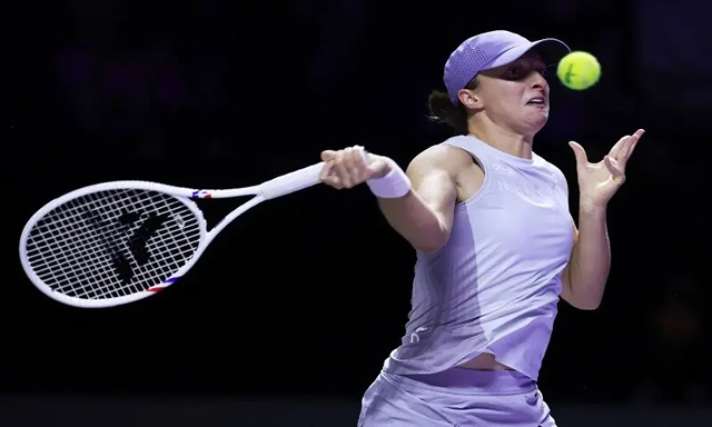 Swiatek starts WTA Finals with fast win